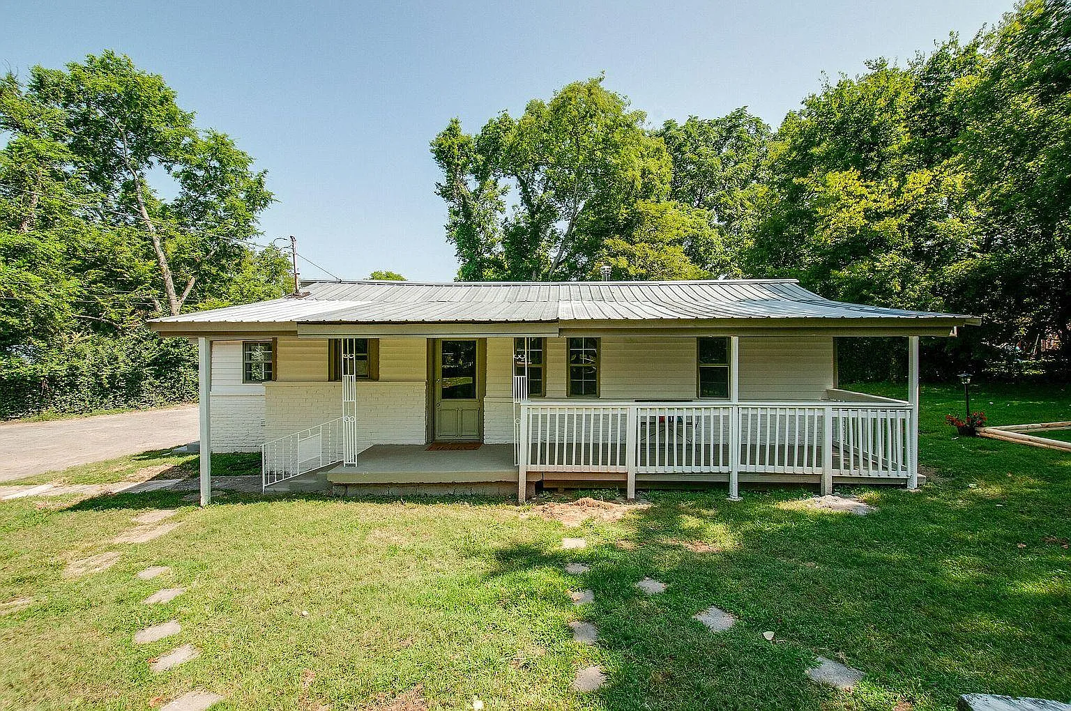 541 Neelys Bend Rd — Photo 1