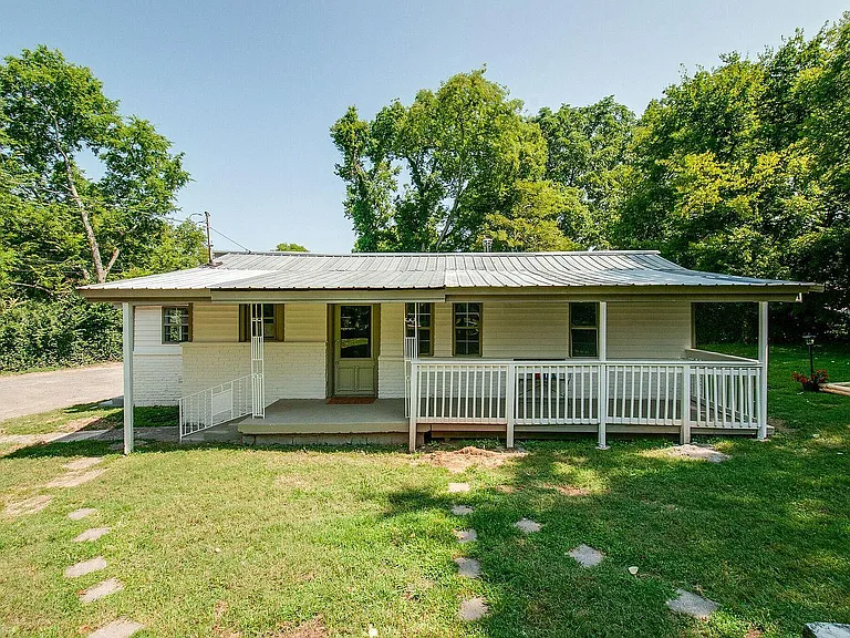 541 Neelys Bend Rd — Photo 1