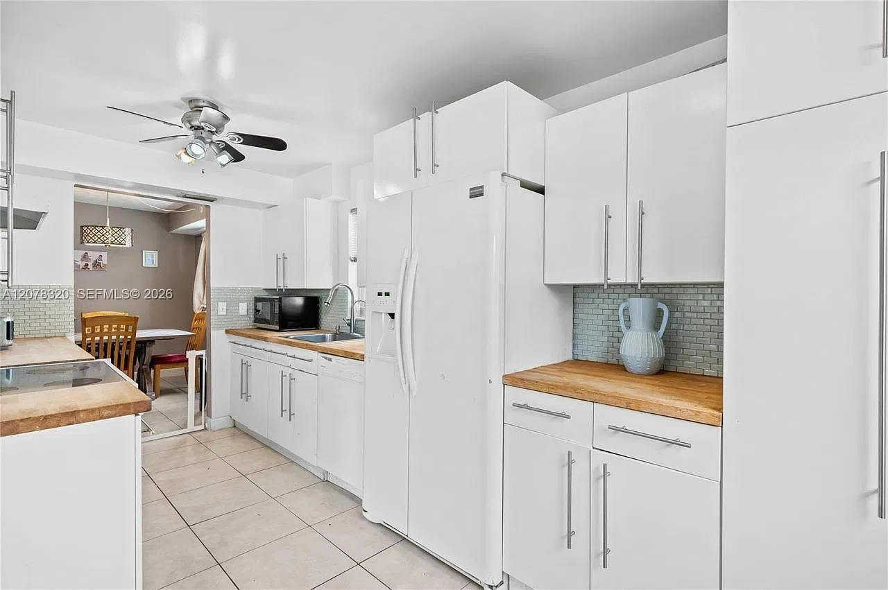 2 bed, 2.0 bath, 1078 sqft, $2,200 — Photo 3
