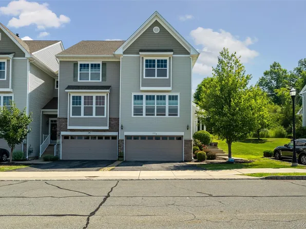 212 Hawthorn Way, New Windsor, NY 12553