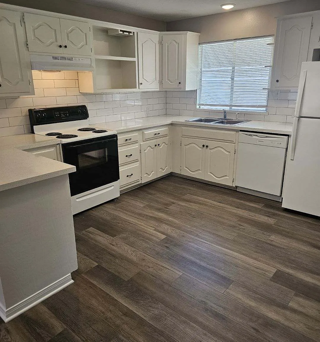 4 bed, 1372 sqft, $1,950 — Photo 3