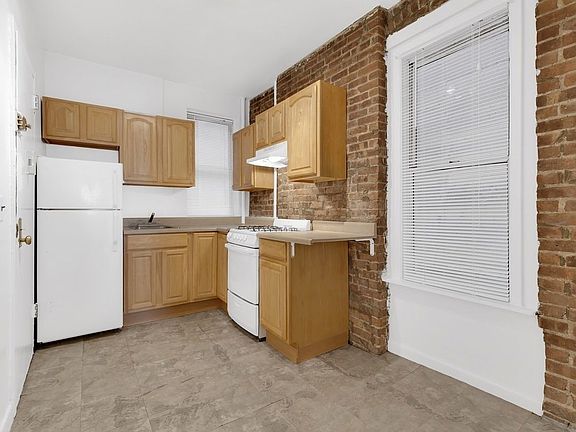 4th image of 448 W 54th St