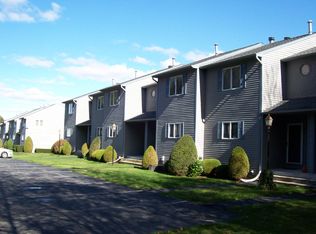32 Primrose Ln, North Providence, RI 02904