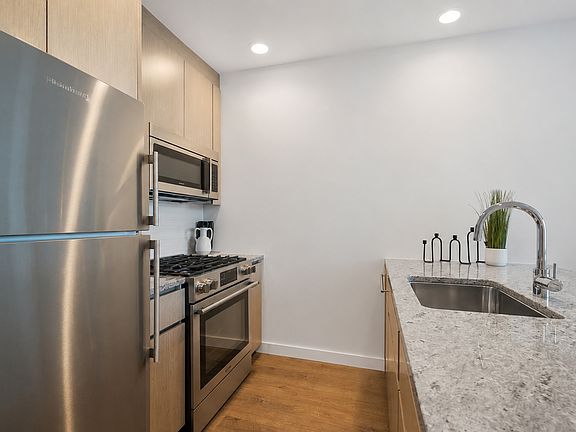 2nd image of 22-44 Jackson Ave #1018