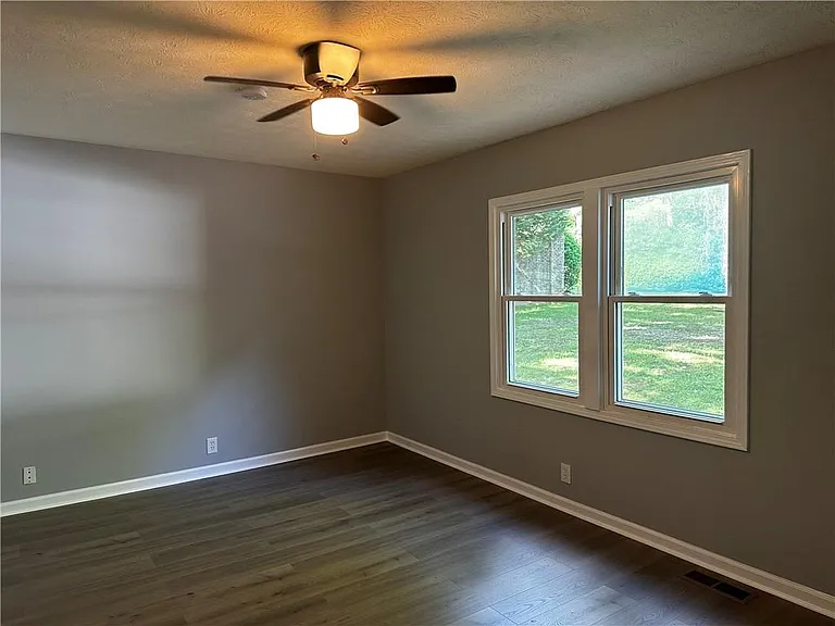 10790 Waters Rd — Photo 17