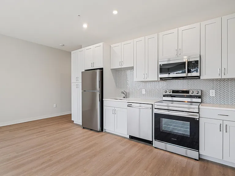 7 West 7th Apartments — Photo 35