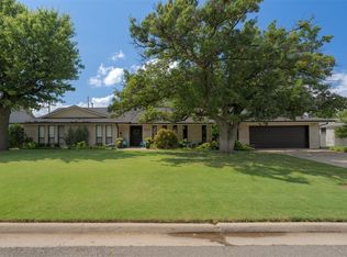8909 Lakehurst Dr, Oklahoma City, OK 73120