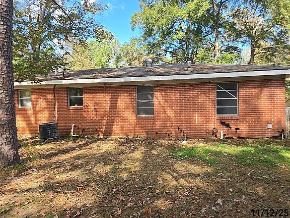 5th image of 1525 Edwards Rd