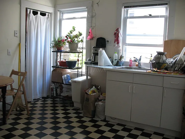 50 Clarendon Ave #2 — Photo 2