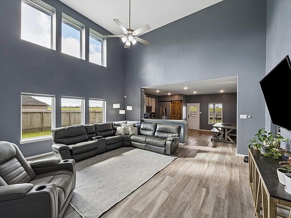 3rd image of 2036 Twin Lakes Boulevard