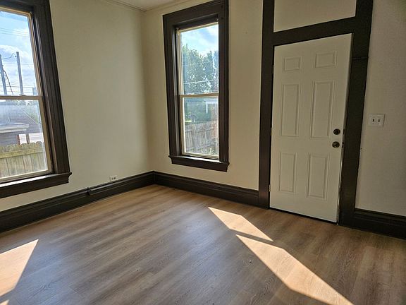 3rd image of 206 Pleasant St