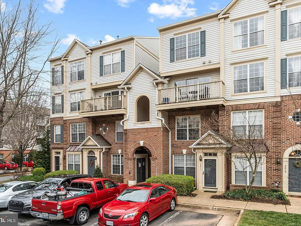 7009 Metropolitan Pl #301
