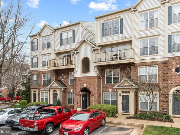 7009 Metropolitan Pl APT 301, Falls Church, VA 22043