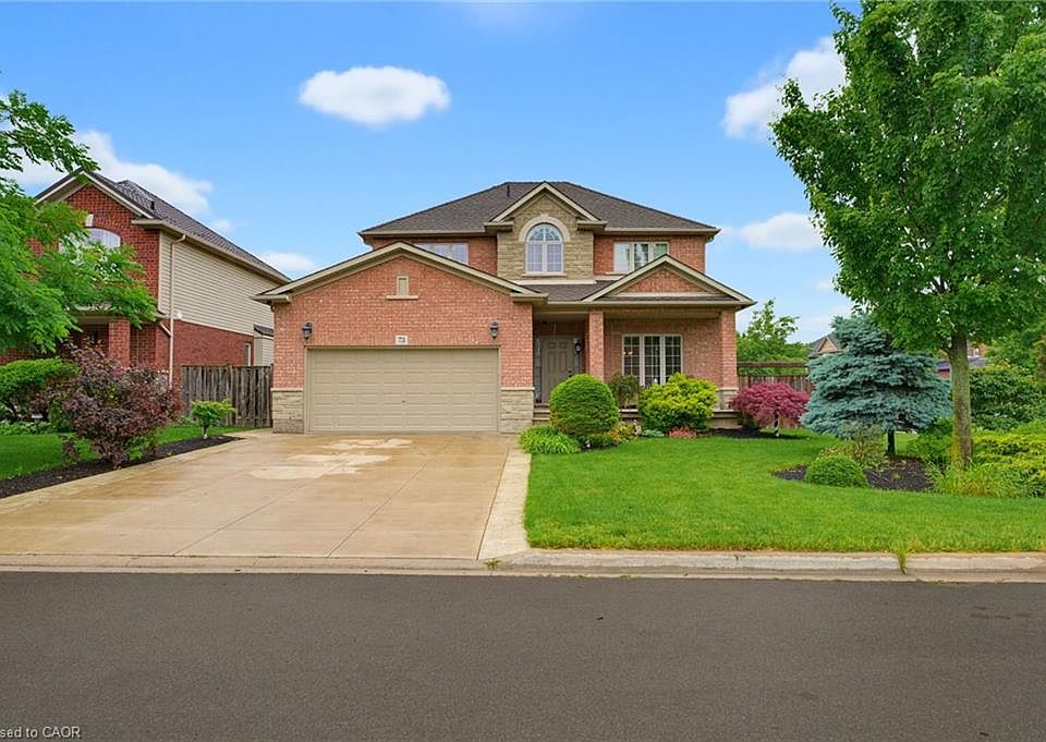 1st image of 73 Degrow Cres