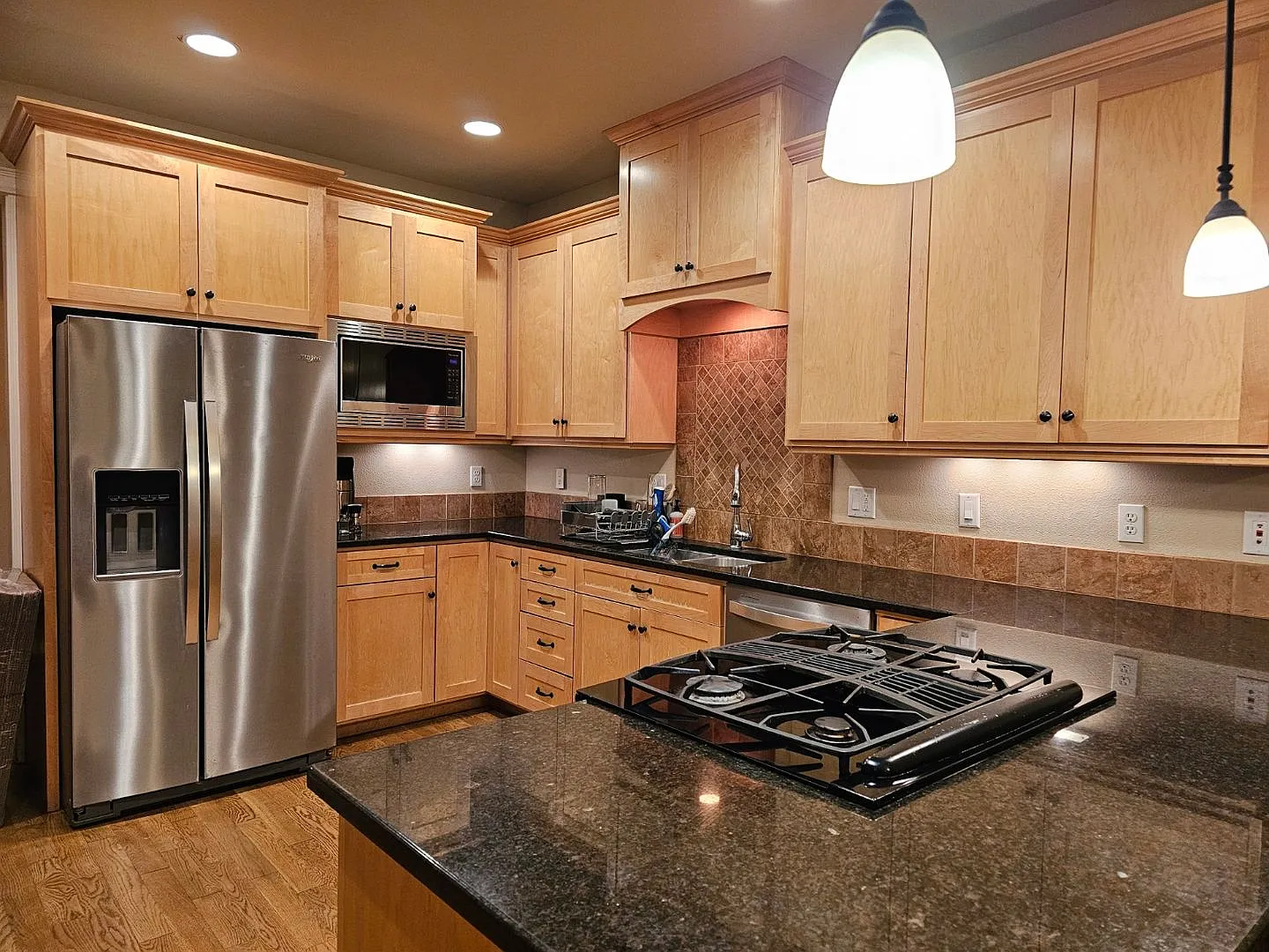 715 NE Oak St. B — Photo 4