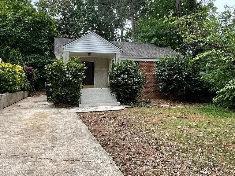 2413 Van Dyke Ave — Photo 15