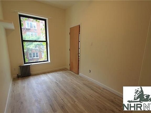 4th image of 319 W 30th St APT C2