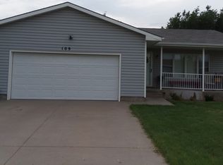 109 Prairie Ln, Holcomb, KS 67851