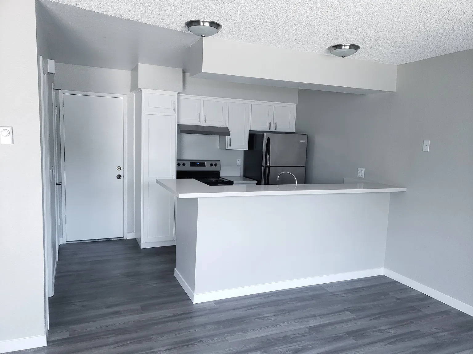 2 bed, 1.5 bath, 964 sqft, $2,750 — Photo 1