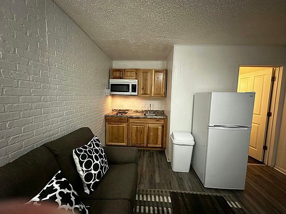 3rd image of 601 E North St Studio B