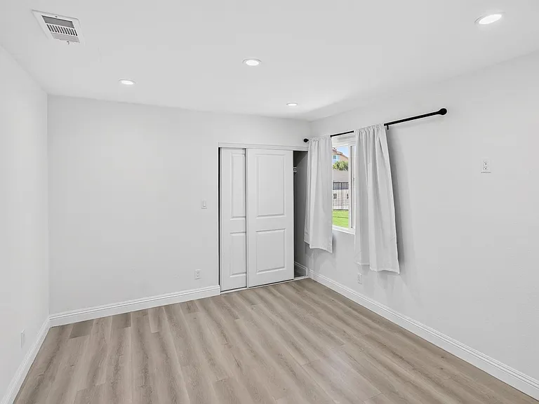 5270 Sepulveda Blvd — Photo 10