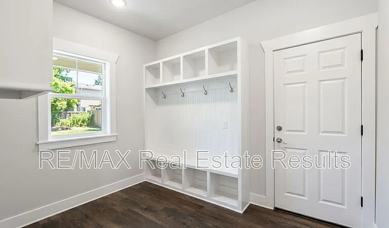 9 Burnham Dr — Photo 6