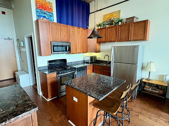 3rd image of 320 E 21st St Unit 709