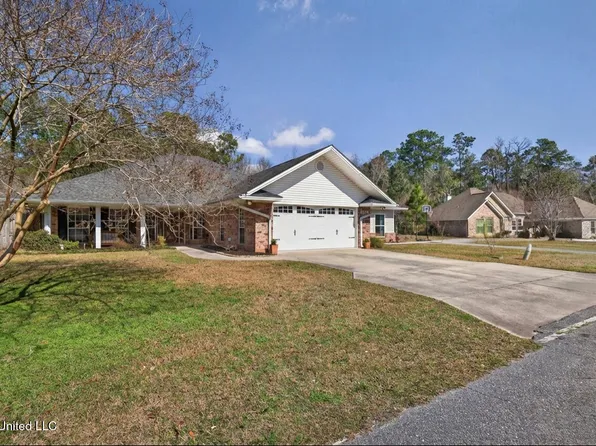 8938 Hanalei Cir, Diamondhead, MS 39525