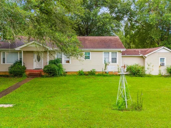 2802 Page Rd, Longview, TX 75601