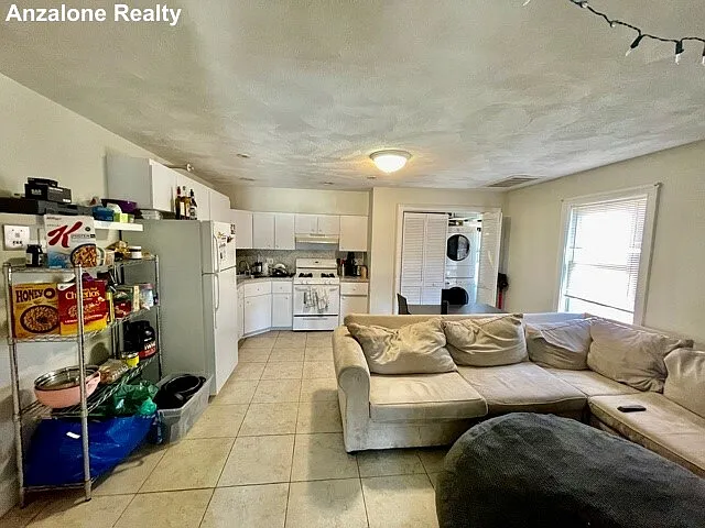 10 Harris St #3 — Photo 1