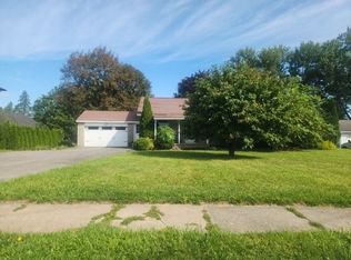 1784 Burrstone Rd, New Hartford, NY 13413