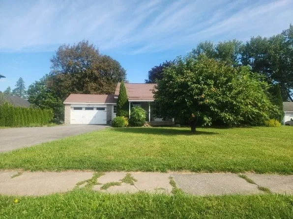 1784 Burrstone Rd, New Hartford, NY 13413