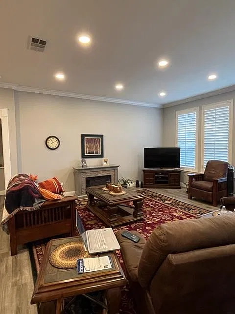 3 bed, 2200 sqft, $2,450 — Photo 4