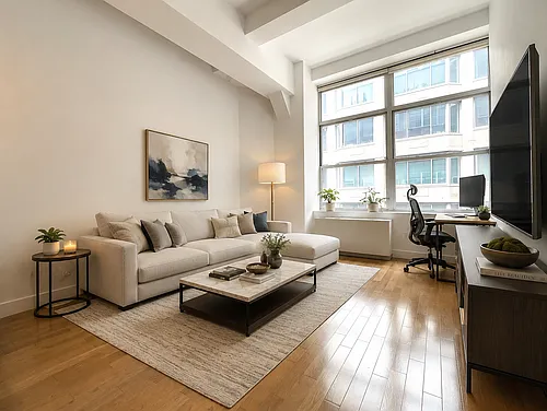 321 W 37th St Photo 1