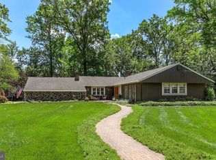 212 N Riding Dr, Moorestown, NJ 08057