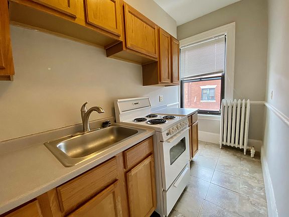 3rd image of 179 Harvard St APT 2