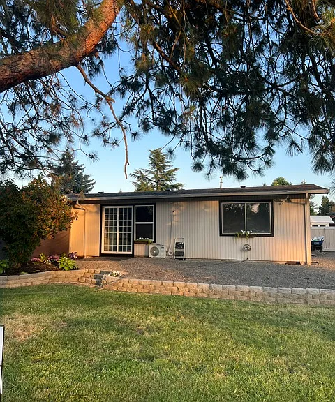 608 Lancaster Dr SE — Photo 5