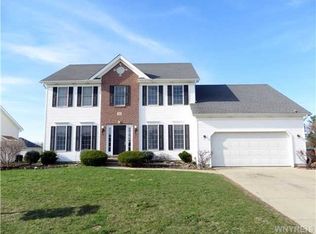 44 Garnet Dr, Cheektowaga, NY 14227