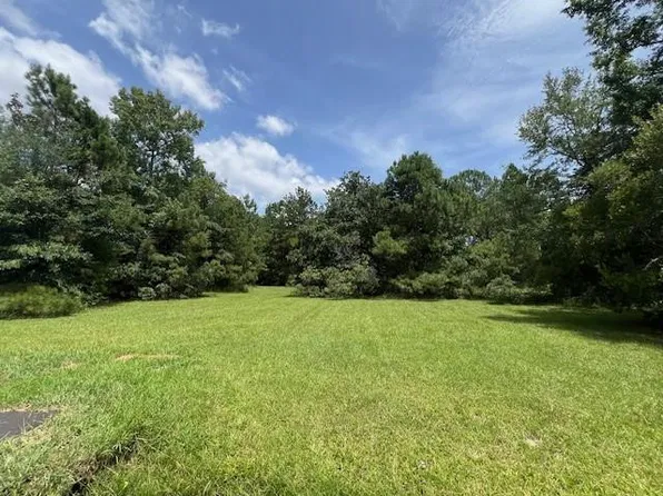 24520 Paradise Ln, Lacombe, LA 70445