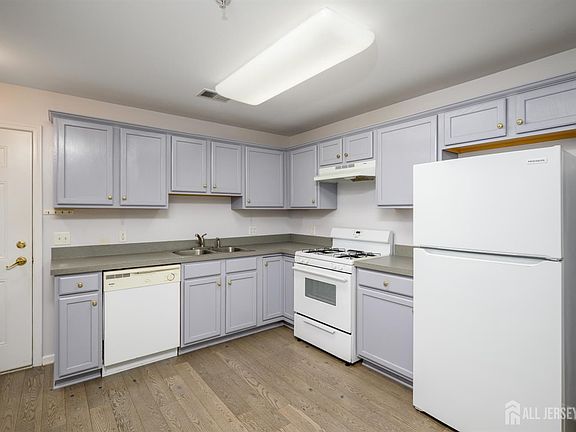5th image of 177 Liddle Ave
