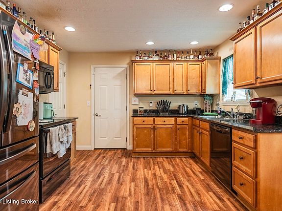 3rd image of 104 Ruby Ct