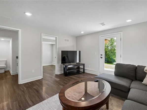 5232 N Cambridge Ave, Kansas City, MO 64119