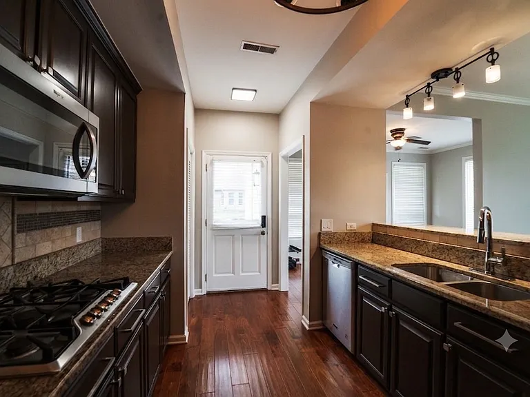 201 Trotwood Mews — Photo 10