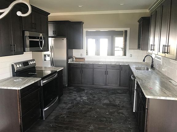 5th image of 409 Shelbourne Way