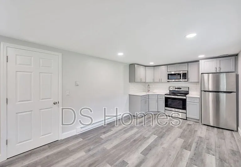 615 Macdonald Ave #2 — Photo 1