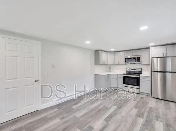 615 Macdonald Ave #2, Bellport, NY 11713