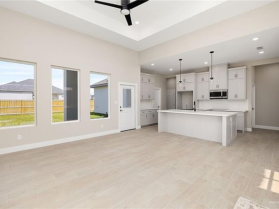 4th image of 1205 E Acacia Dr
