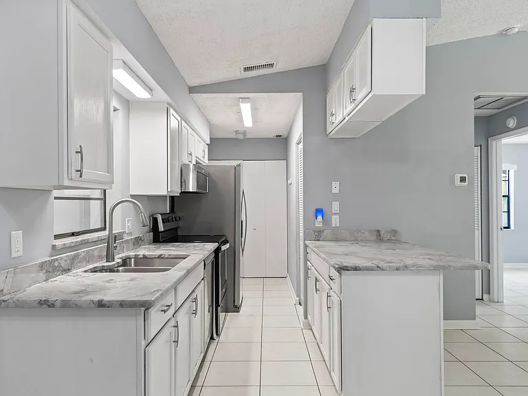 1205 S Flagler Ave — Photo 14