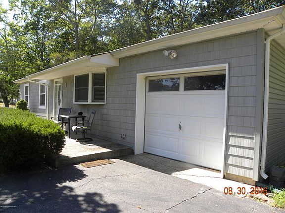 2nd image of 32 Oak Hill Dr
