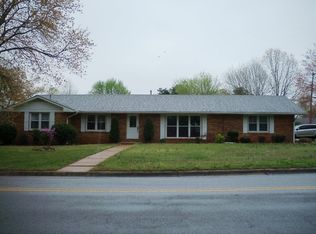 1402 Rickwood Rd, Florence, AL 35630